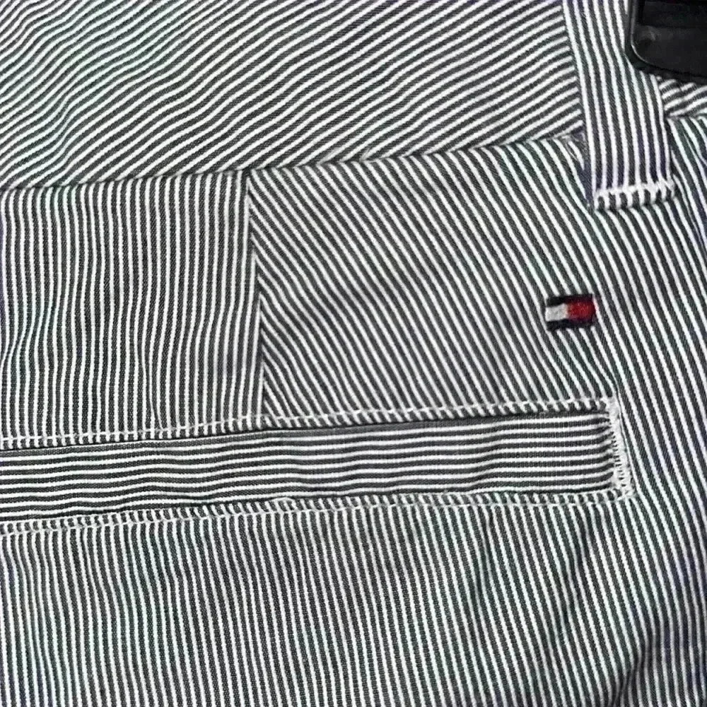 Tommy Hilfiger Women's Size 8 White & Blue Stripe Cotton Chino Shorts 9” Inseam - Picture 3 of 5